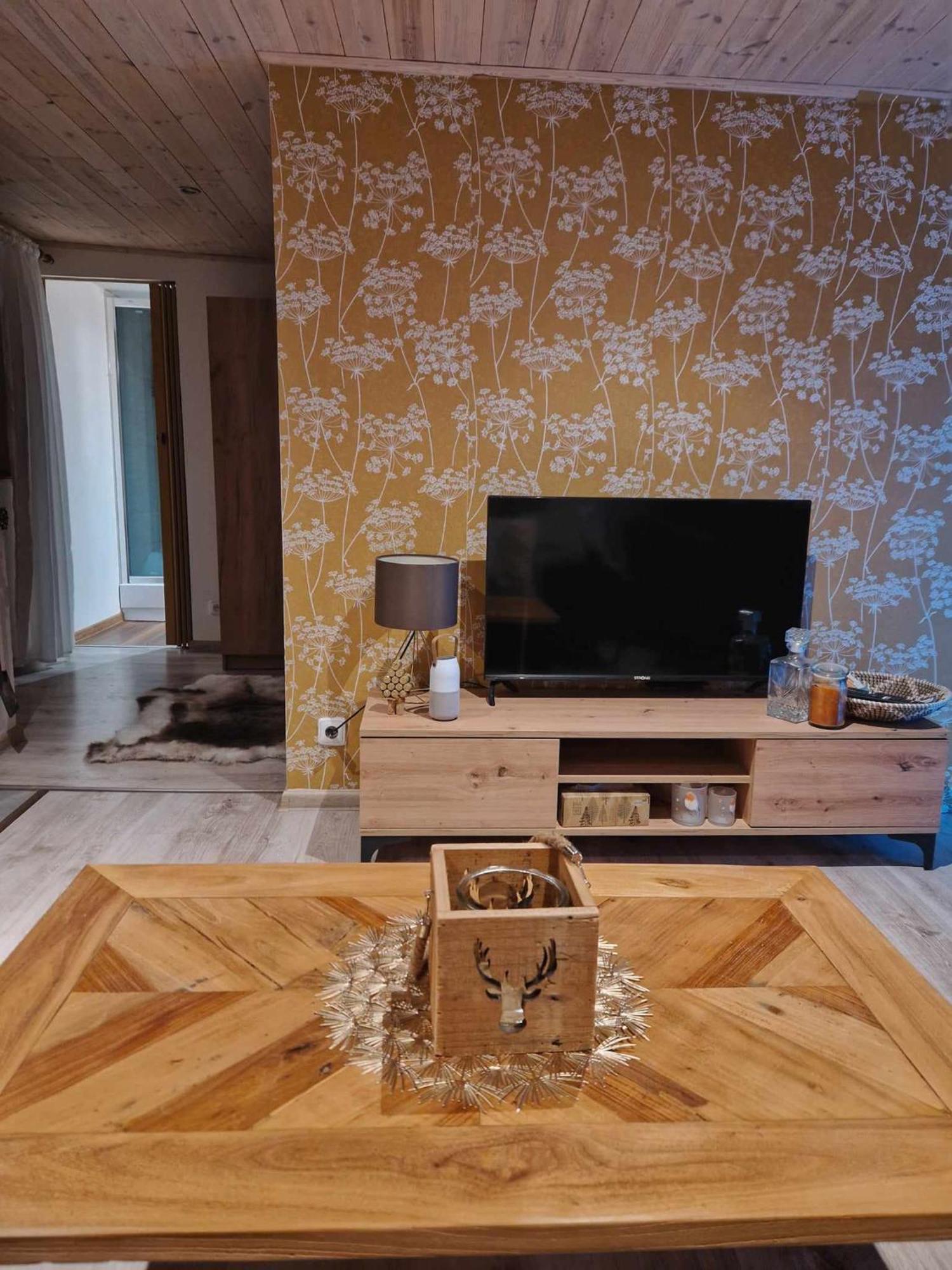 Jeleni Drevenice S Vlastni Virivkou Ferienhaus
